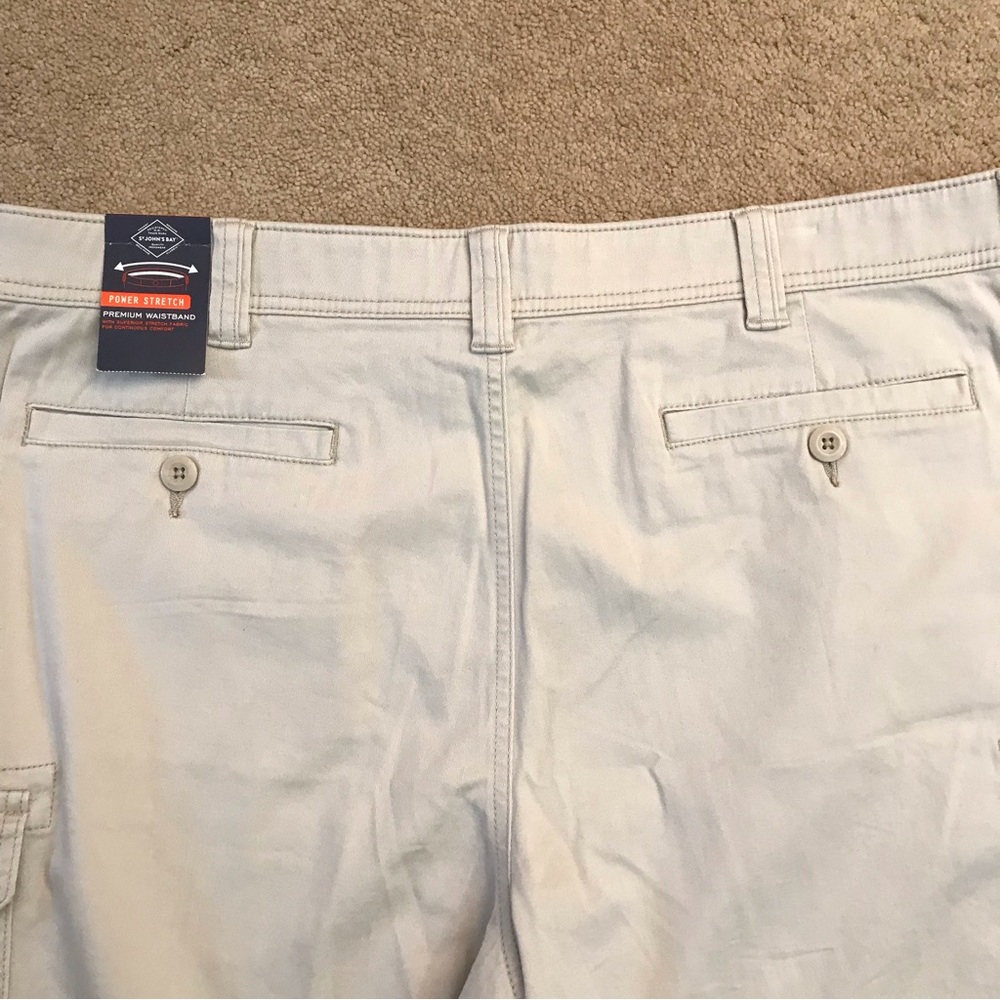 St Johns Bay Mens Cargo Shorts NEW Size 40 Comfort Stretch Putty Off White - Picture 9 of 10